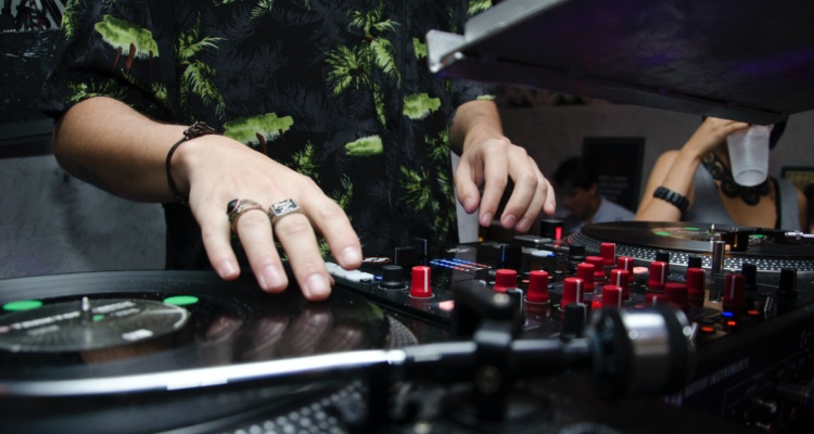 DJ en fiesta