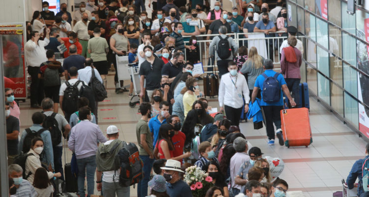 Foto contexto del Aeropuerto de Santiago sin cierre de fronteras