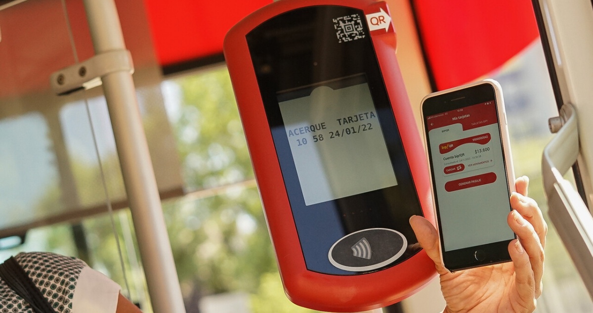 “Pasaje QR” debuta en la capital: ya se puede pagar el bus, el Metro y el Tren a Nos con el celular