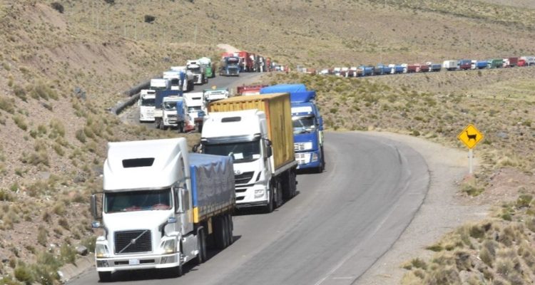 Pasos fronterizos cerrados por Covid: 3 mil camiones detenidos