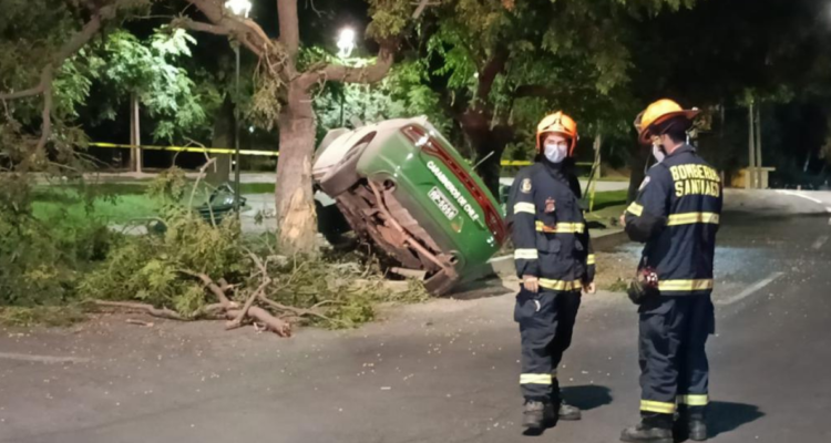Imagen de patrulla de carabineros que chocó en Vitacura