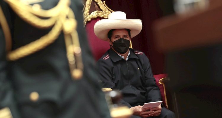 Fotografía cedida por la Presidencia del Perú donde aparece el presidente, Pedro Castillo, durante la ceremonia de apertura del Año Judicial 2022.