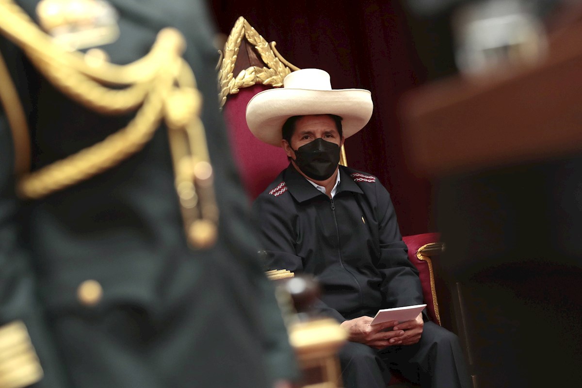 Fotografía cedida por la Presidencia del Perú donde aparece el presidente, Pedro Castillo, durante la ceremonia de apertura del Año Judicial 2022.