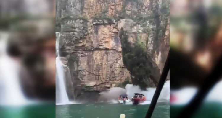 Captura del video, cuando el peñasco cae sobre tres lanchas.