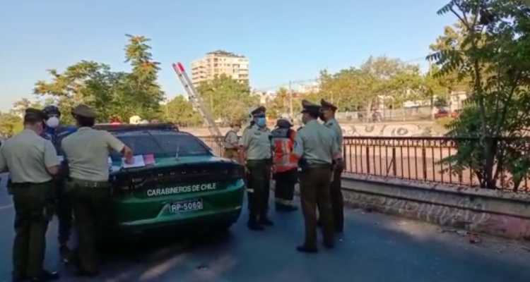 Encuentran a una persona fallecida en el lecho del río Mapocho en Providencia