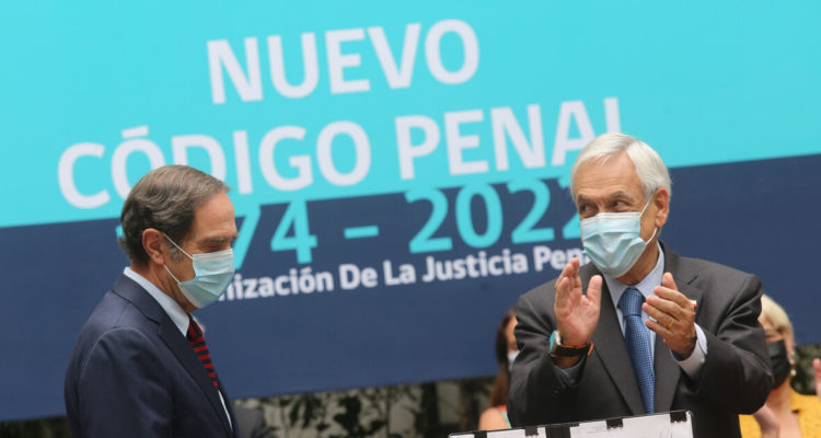 Presidente Piñera firmando proyecto para Nuevo Código Penal
