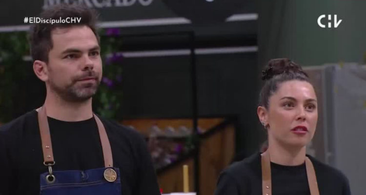 El actor Francisco “Pipo” Gormaz junto a Daniela Aranguiz momentos antes de saber quién sería el siguiente eliminado de El Discípulo del Chef.