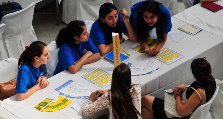 Estos son los sueldos en Chile en carreras como Medicina, Enfermería, Derecho e Ingeniería