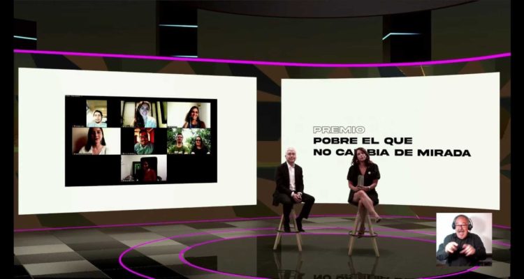 Premio Pobre el que no cambia de mirada