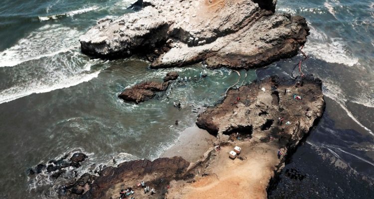 Derrame de petróleo en Perú