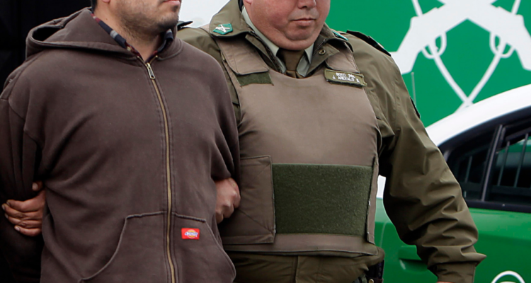 Hombre detenido por Carabineros