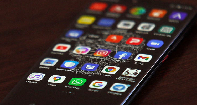 Ley anti fake news: diputados proponen normativa para regular plataformas digitales y redes sociales