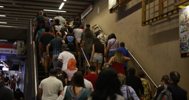 RM vuelve a superar los 3 mil casos diarios de covid tras siete meses: positividad excede el 7%