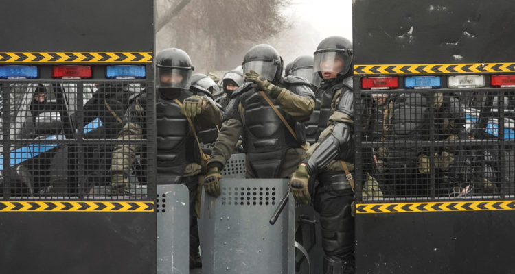 Reportan explosiones y personas heridas en plaza central de Kazajistán