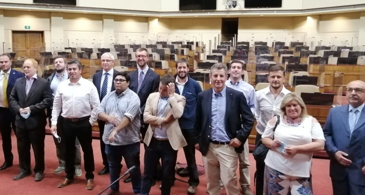 “Fuimos oposición”: Diputados republicanos minimizan ausencia en cita de Piñera con Chile Vamos