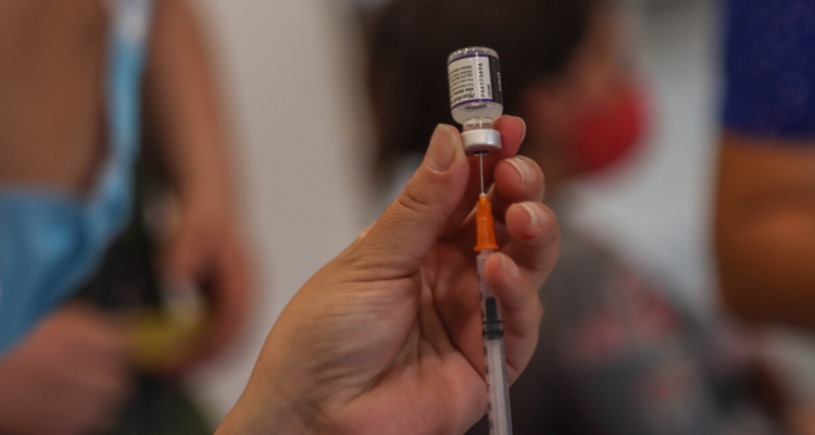 Rezagados de tercera dosis en el Bío Bío asciende a 95.000