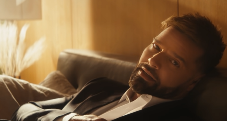 Captura de video musical “Otra noche en L.A.” publicada en YouTube