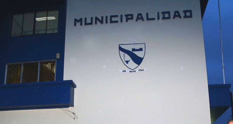 Municipio de Río Bueno deberá pagar 5 millones a secretaria de liceo.