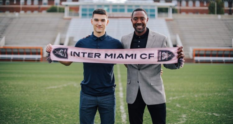 Robbie Robinson habló sobre su fugaz paso por la Roja