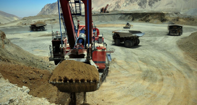 Royalty minero avanza en el senado