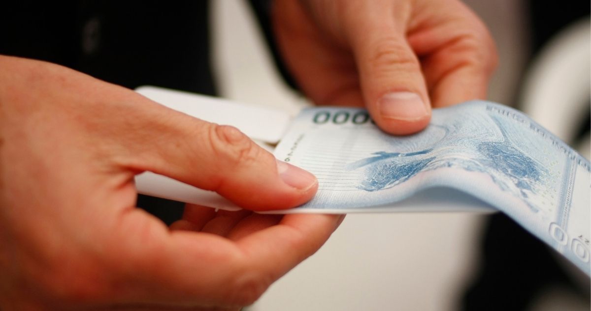 Salario máximo para autoridades políticas: presentan propuesta