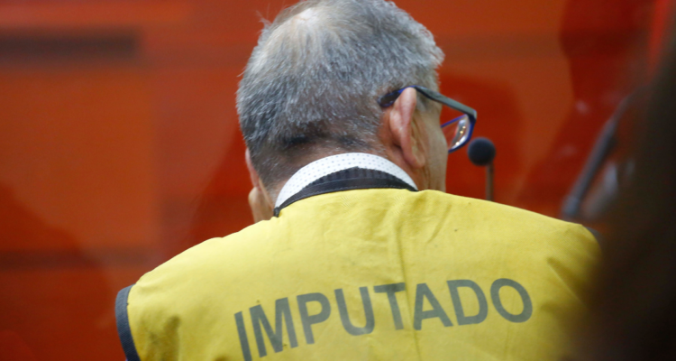 Hombre imputado en tribunal