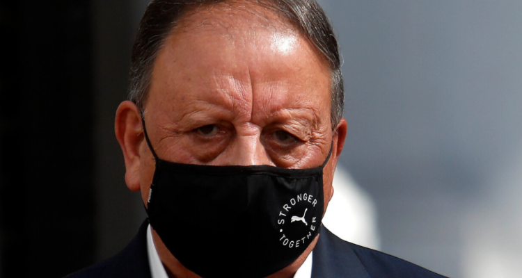 Sergio Pérez con mascarilla