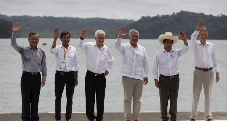 Jefes de Estado y representantes de los países involucrados.