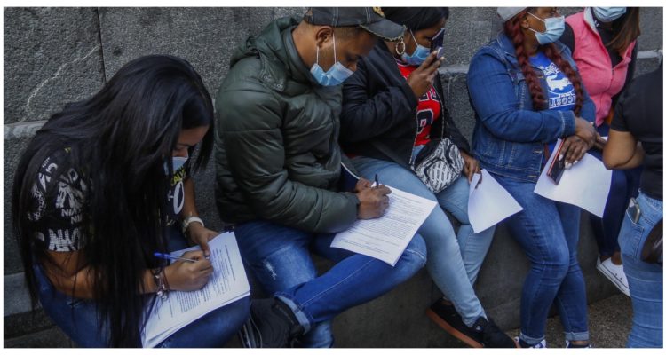 Solicitud de regularización migratoria