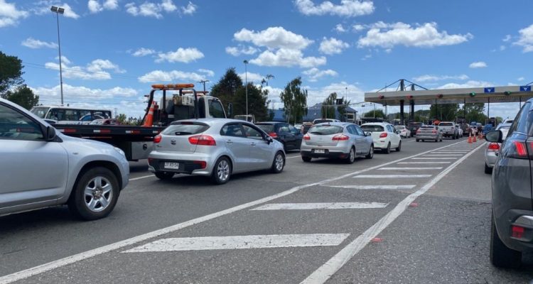 Ruta 5 Sur: Intenso flujo vehicular provoca atochamientos en áreas de servicio y peajes
