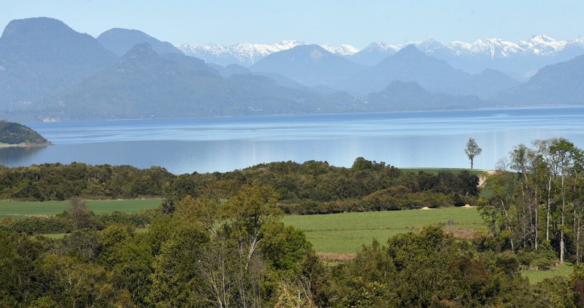 Terrenos cerca de lago