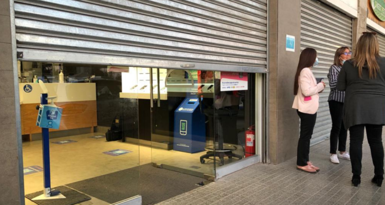 Imagen de local de Entel afectado por un asalto