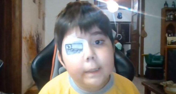 El pequeño youtuber Tomiii 11 en uno de sus videos de su cuenta.