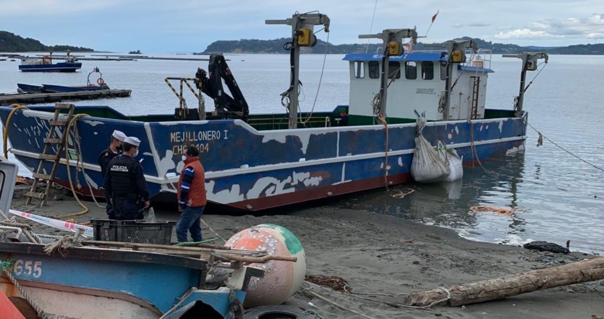 Trabajador muere aplastado por barcaza