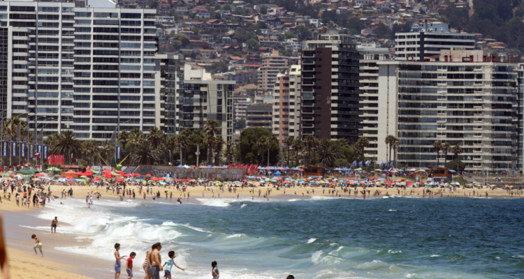 Fragata portuguesa y marejadas preocupa al sector de turismo en Viña del Mar