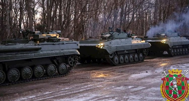 Tropas rusas y bielorrusas preparándose para ejercicios militares.