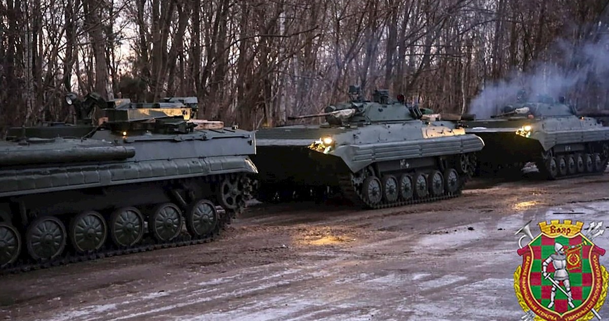 Tropas rusas y bielorrusas preparándose para ejercicios militares.