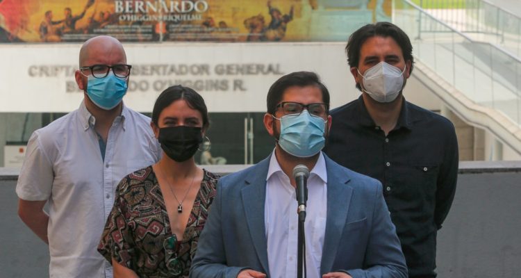 Gabriel Boric junto a Camila Vallejo, Giorgio Jackson y Vlado Mirosevic