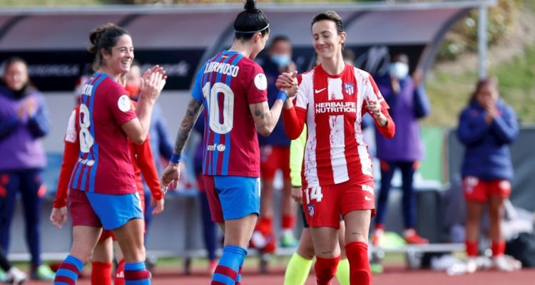 Virginia Torrecilla ante el Barcelona.