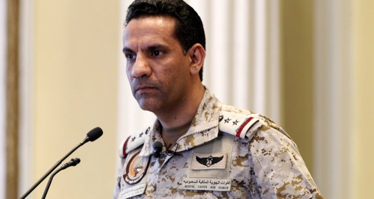 El portavoz de la coalición saudí contra las fuerzas hutíes, el coronel Turki al-Maliki.