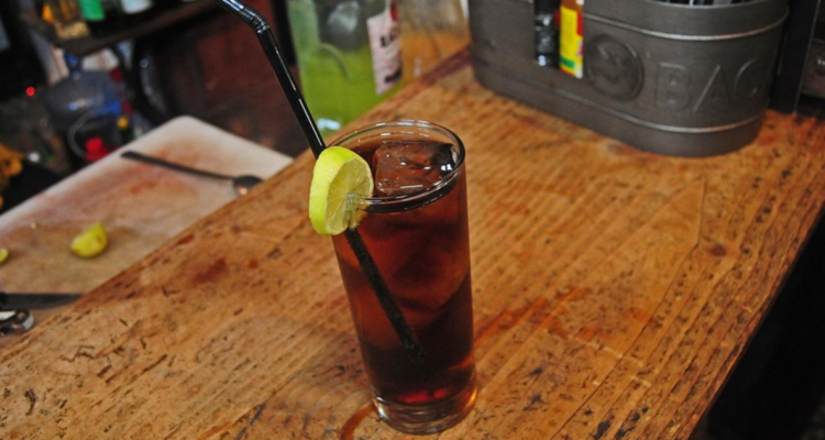 Día nacional de la piscola, este 8 de febrero