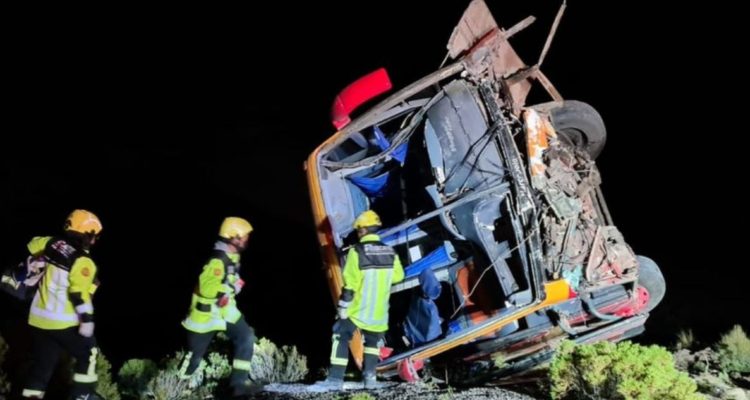 Accidente un muerto y 20 lesionados