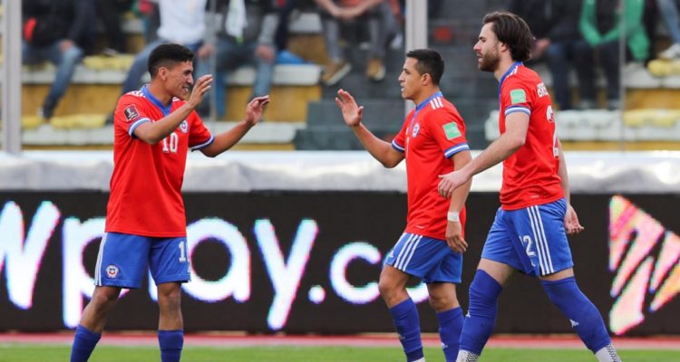 Alexis Sánchez y un golazo de tiro libre en La Paz