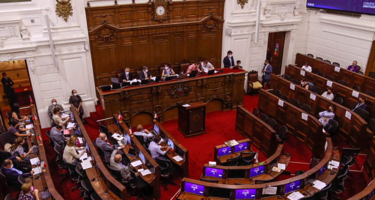 Los “amarillos” de Chile alzan la voz frente a la Convención: El país quiere reformas, no revolución