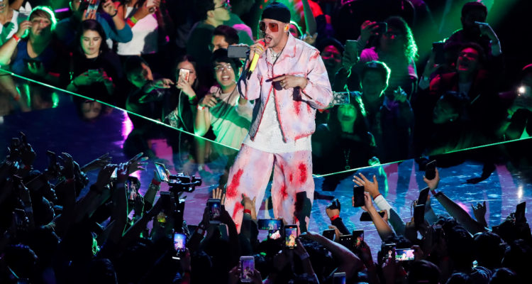 El cantante Bad Bunny presentándose en México. Las entradas para el concierto de Bad Bunny en Chile se vendieron en menos de dos horas.