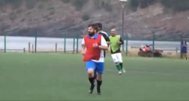 Gabriel Boric fue la figura de una “pichanga” en Juan Fernández