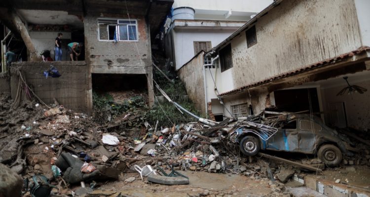 Vista de los daños ocasionados por las fuertes lluvias que afectan a Petrópolis.