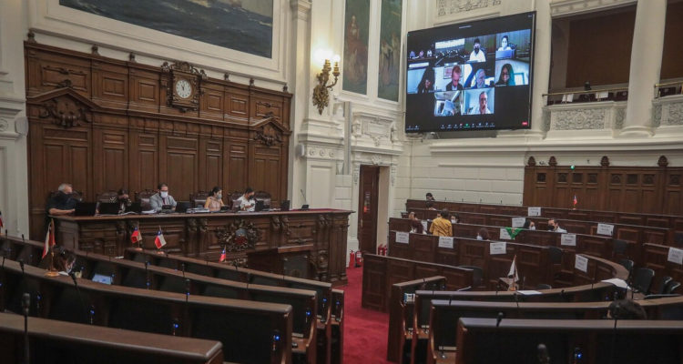 Cadem: Aumenta intención de rechazar una nueva Constitución y cae confianza en la Convención