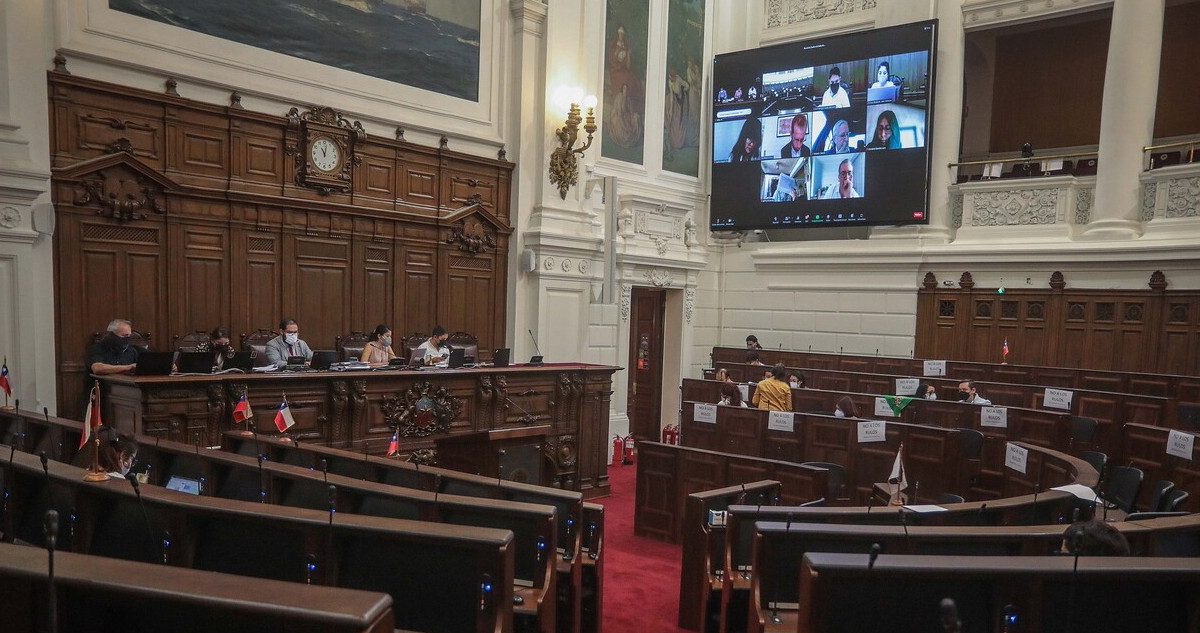 Cadem: Aumenta intención de rechazar una nueva Constitución y cae confianza en la Convención