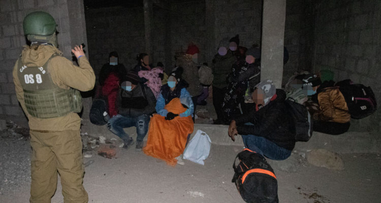 Cadem: Un 79% desaprueba la gestión del gobierno de Piñera frente a la crisis migratoria en el norte